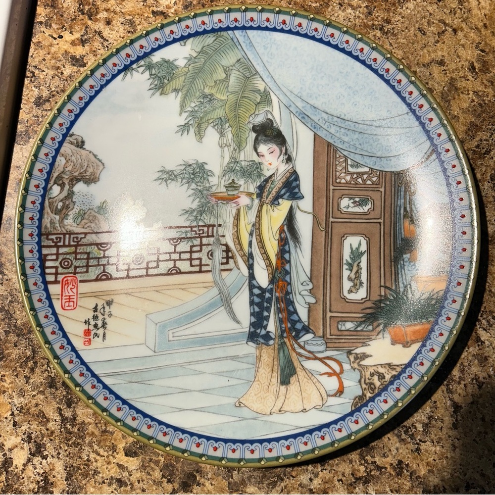 Decorative Asian-Inspired Plate with Elegant Design